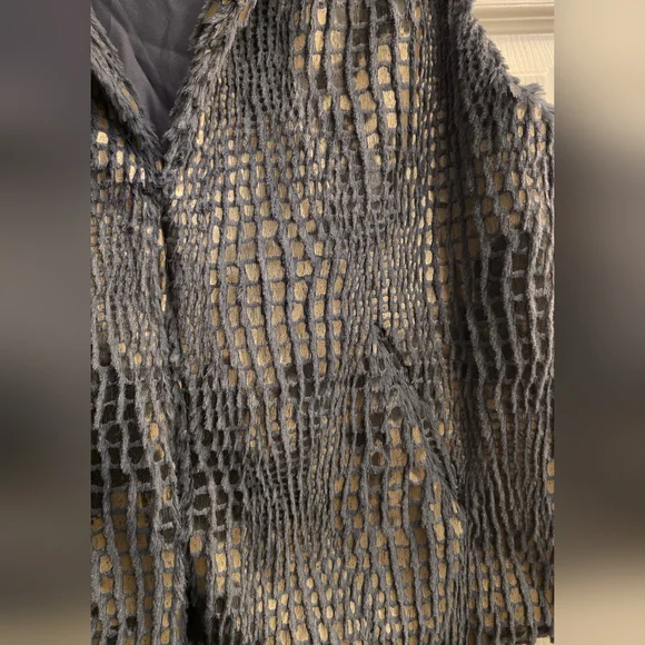 Versona Gray Faux Fur Vest. M - Picture 11 of 11